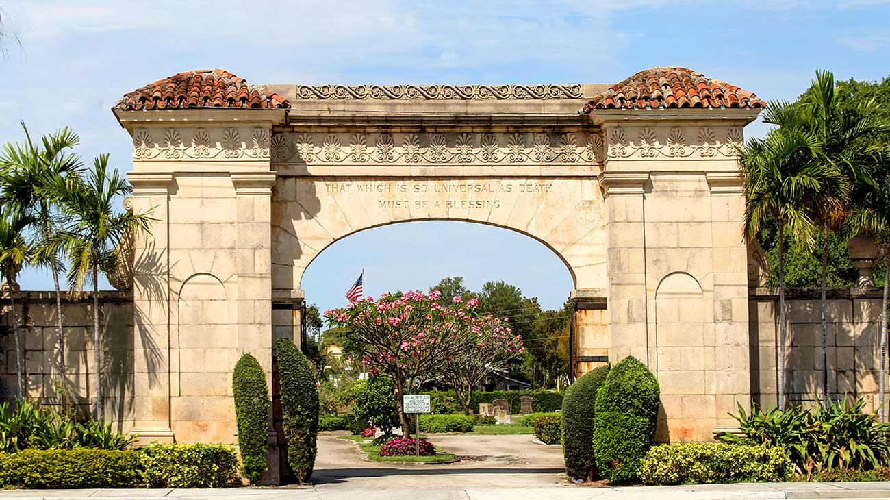 Entrance to Woodlawn Cemetery