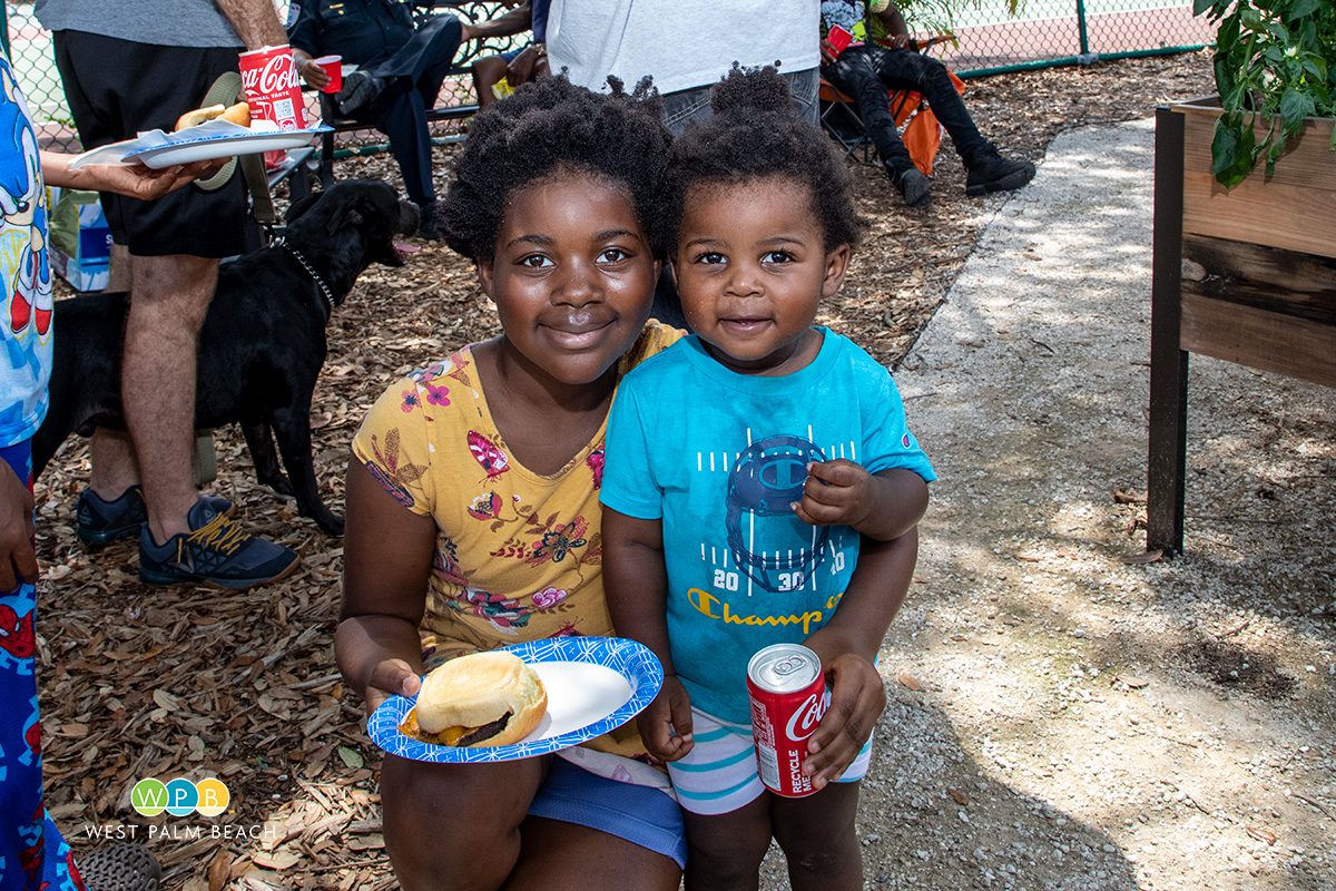 Ella Smithexantus, 10, and her little brother, Dymire, 2, get lunch in the Garden