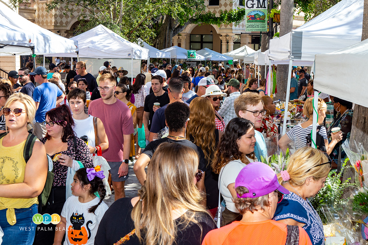 Opening Market crowd