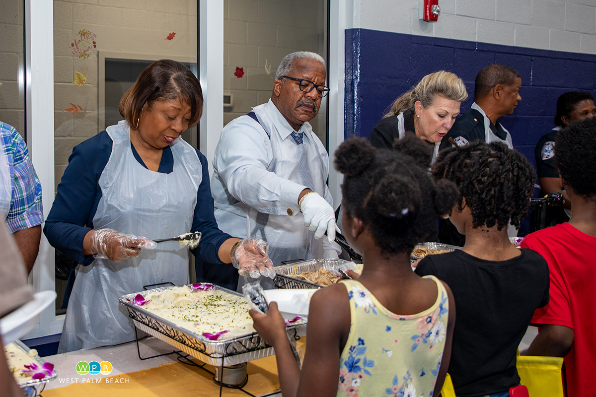 Mayor serving healthy meal to children - a