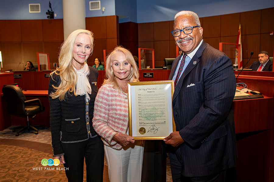 Mayor presents tribute to Sandy Costello, Mac Fabrics owner, as her daughter, Ellen Sanchez Garcia, looks on - a Mayor presents tribute to Sandy Costello, Mac Fabrics owner - a