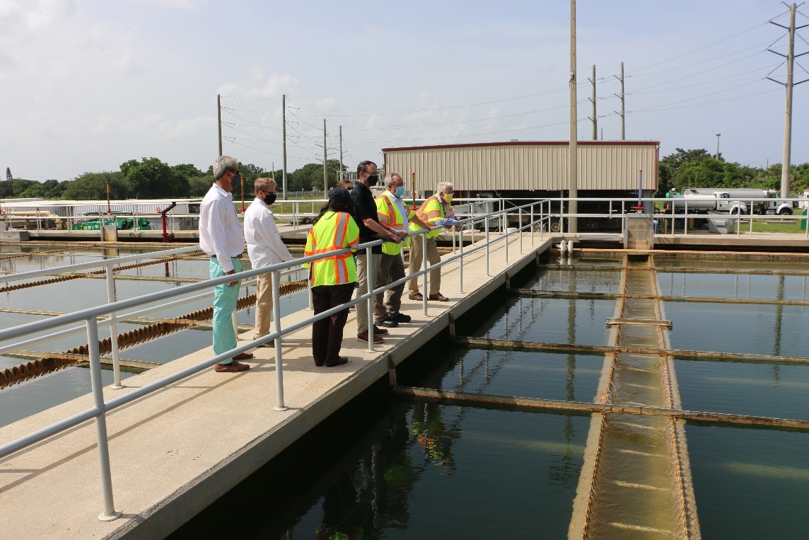 experts tour water plant